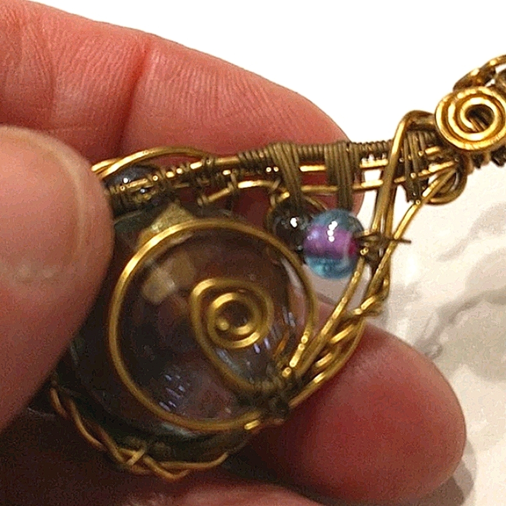🇨🇦 Beautiful Wire Wrapped Crystal Glass Pendant - Picture 4 of 4